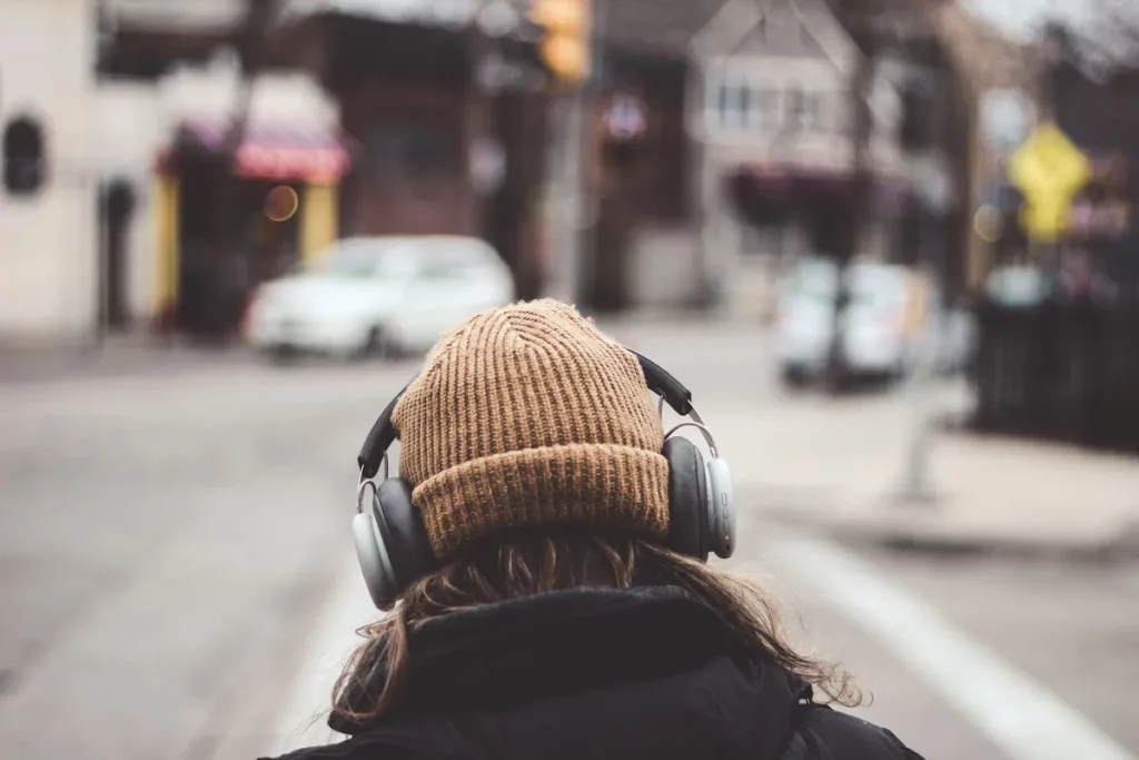 4 Ways to Know if your Headphones are Too Loud