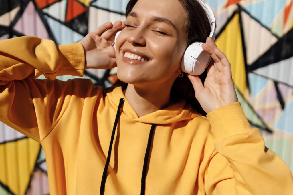 How to use headphones safely: Exploring the risk of noise induced hearing loss